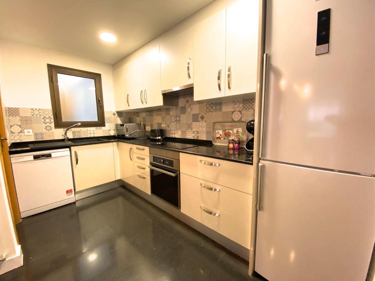 Apartament Callaueta, Centro Comercial