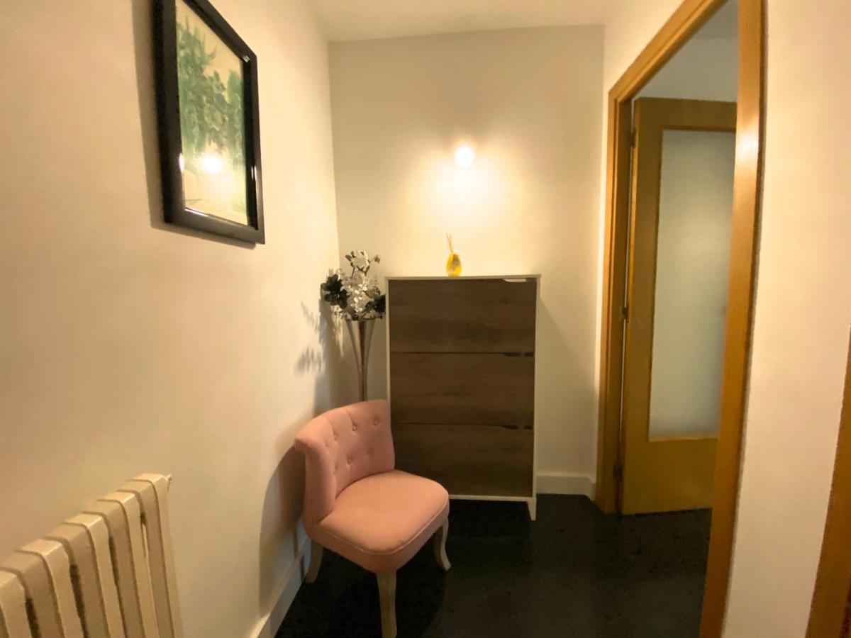 Apartament Callaueta, Centro Comercial