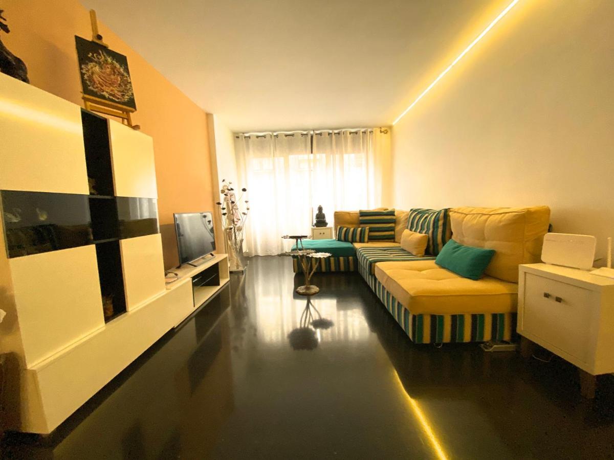 Apartament Callaueta, Centro Comercial